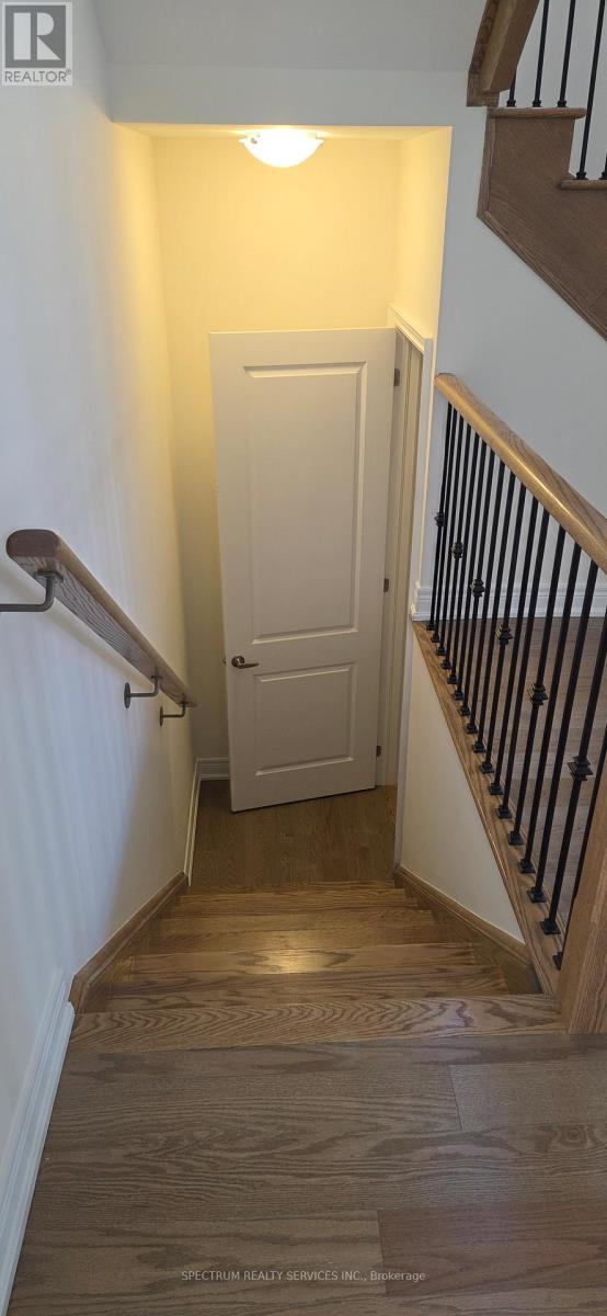 21 LORRAIN HAND CRESCENT - 12