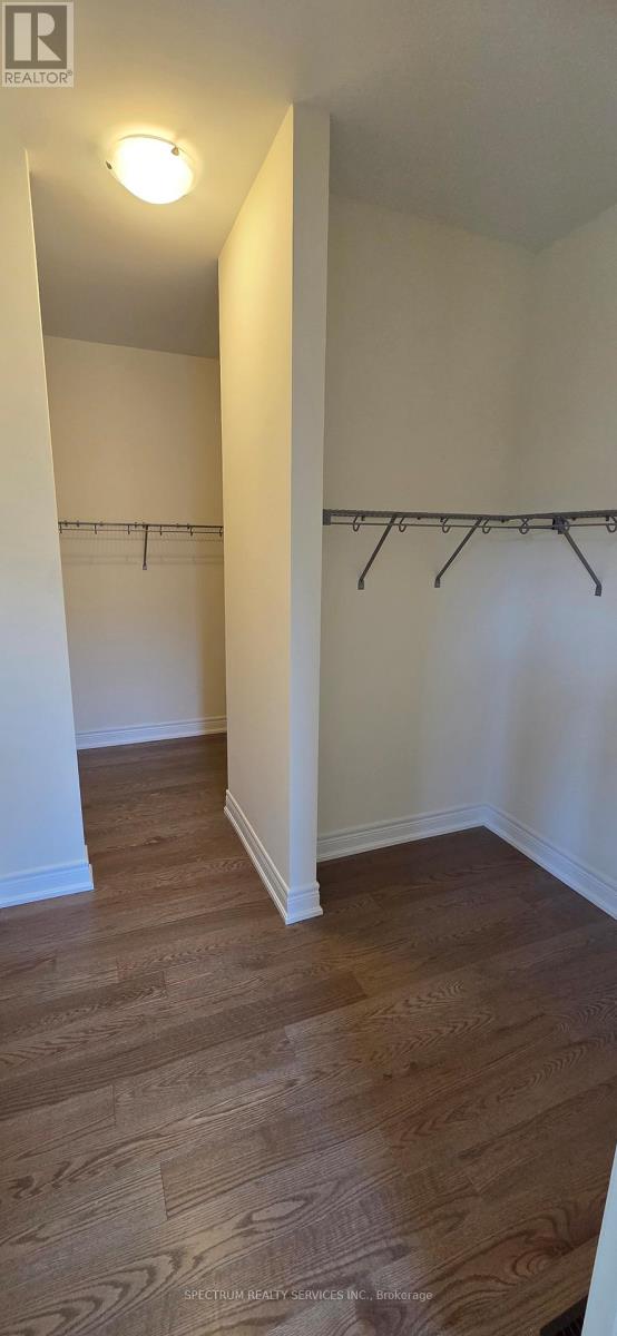 21 LORRAIN HAND CRESCENT - 17