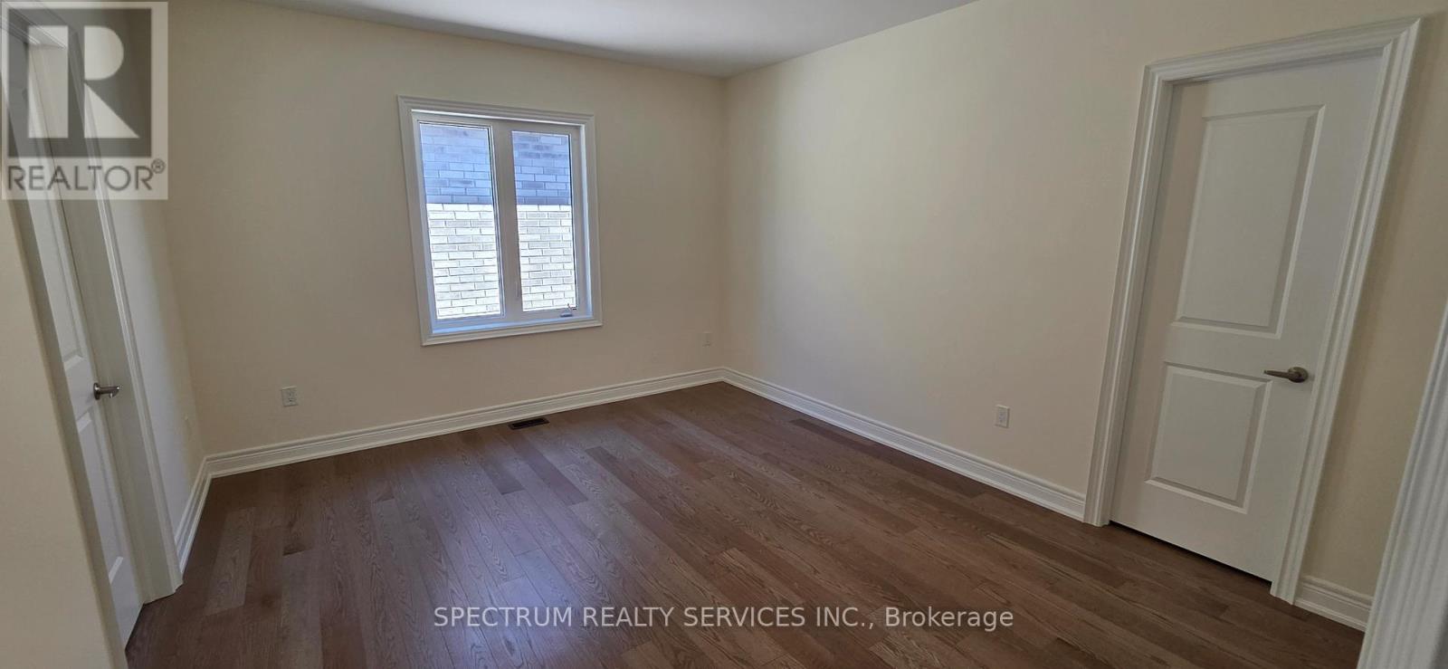 21 LORRAIN HAND CRESCENT - 18