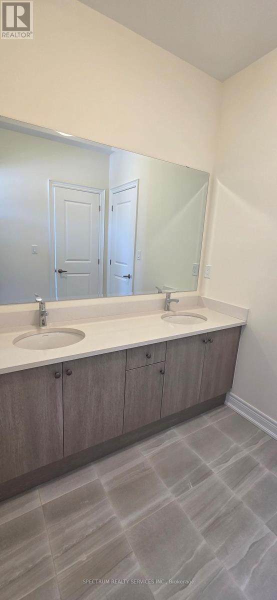 21 LORRAIN HAND CRESCENT - 20