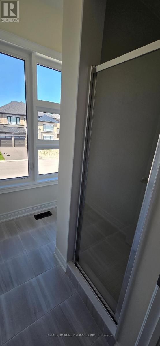 21 LORRAIN HAND CRESCENT - 21
