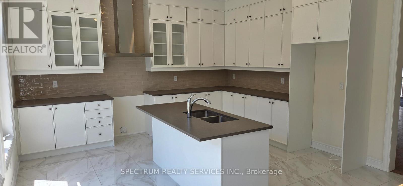 21 LORRAIN HAND CRESCENT - 5