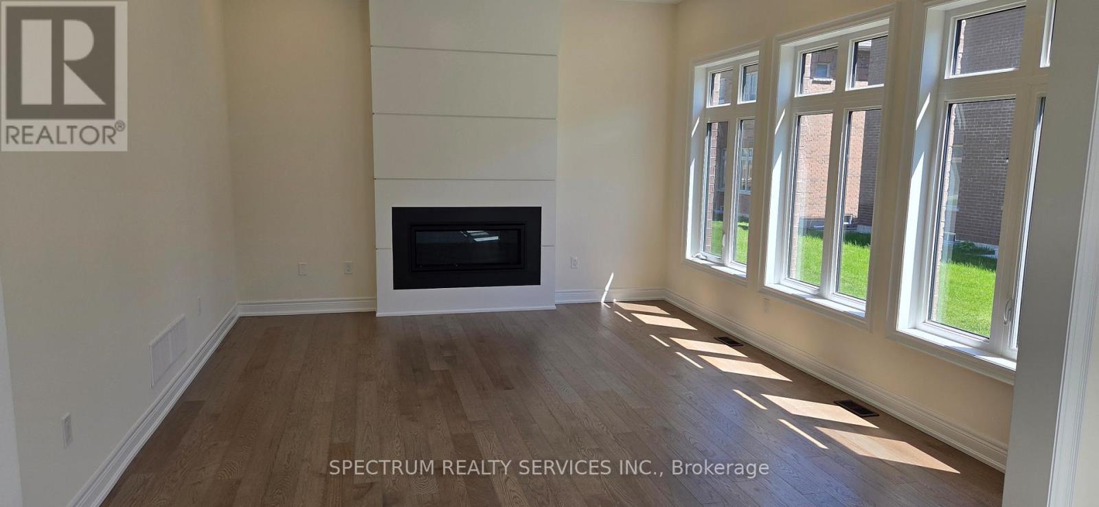 21 LORRAIN HAND CRESCENT - 6