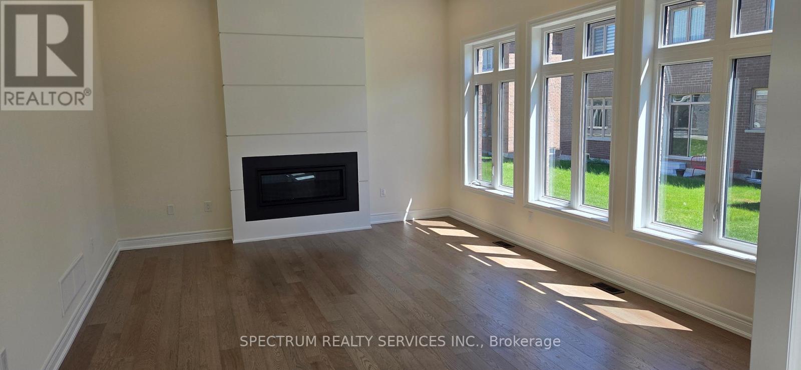 21 LORRAIN HAND CRESCENT - 7