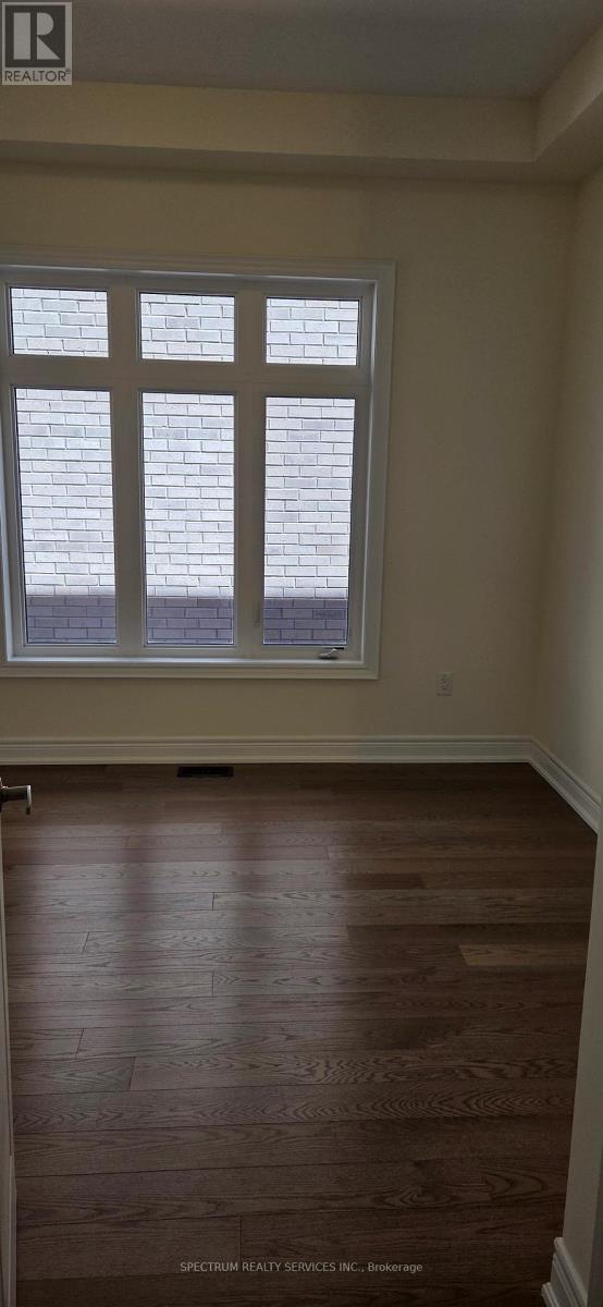 21 LORRAIN HAND CRESCENT - 9