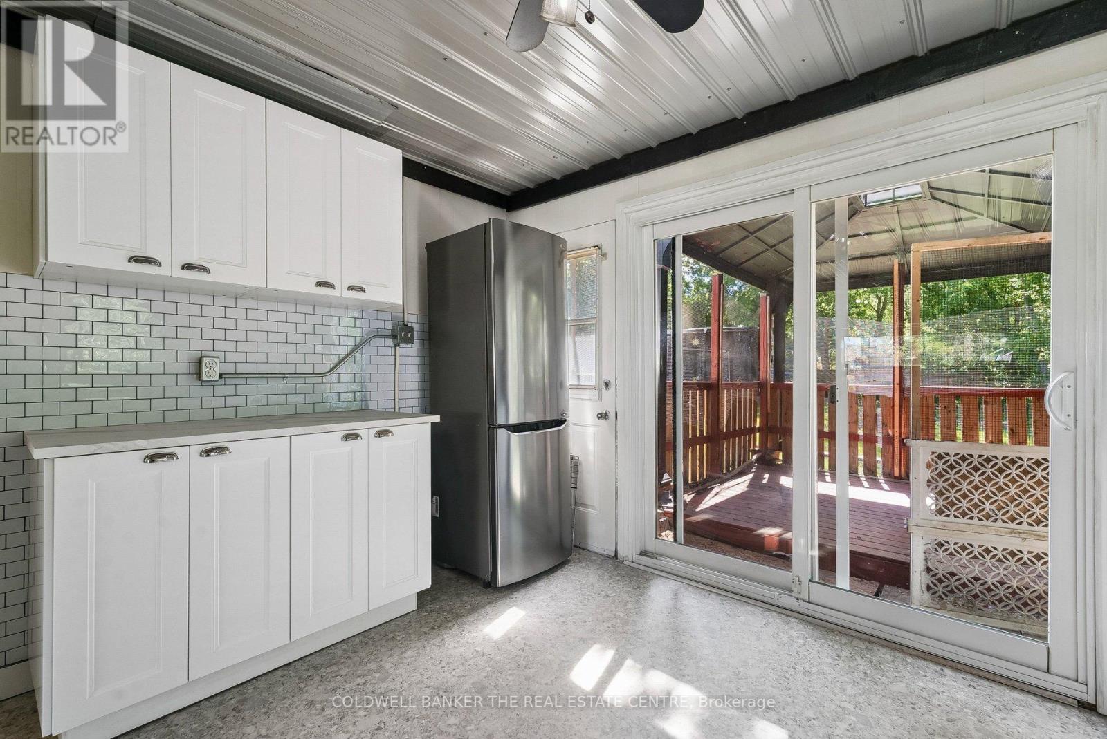 972 GILMORE AVENUE - 12