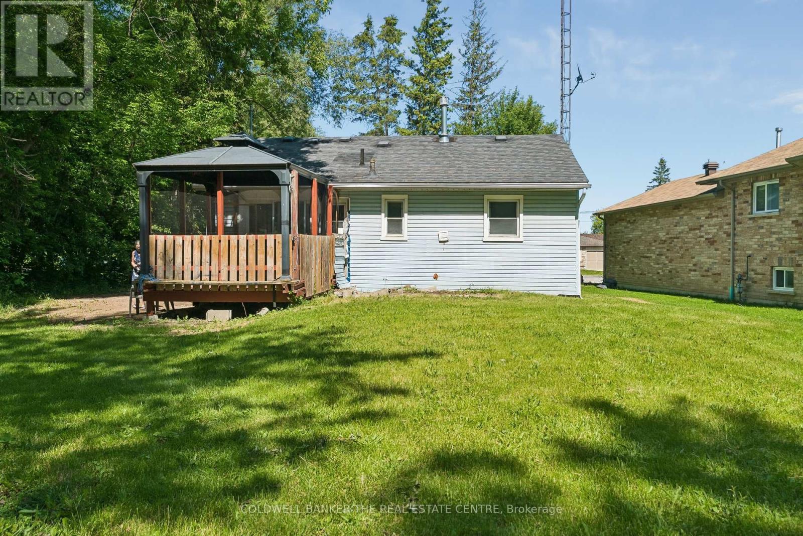 972 GILMORE AVENUE - 23