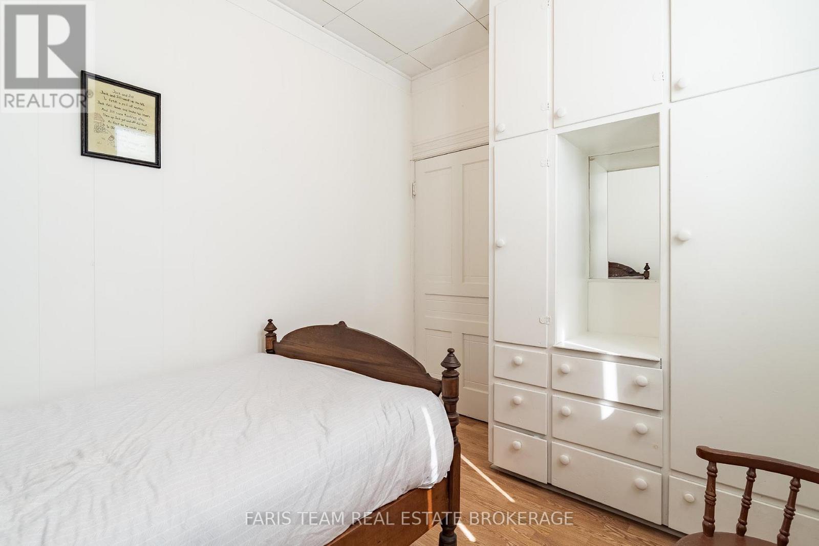 16 PEEL STREET - 21