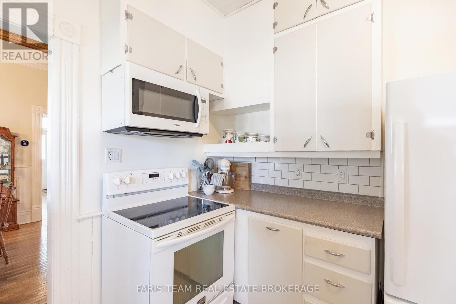 16 PEEL STREET - 8