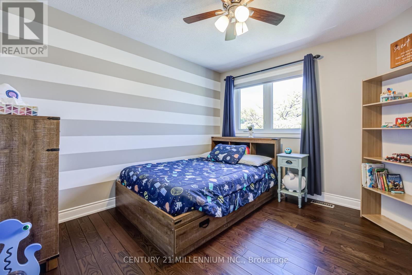 7 BRAMOAK CRESCENT - 21