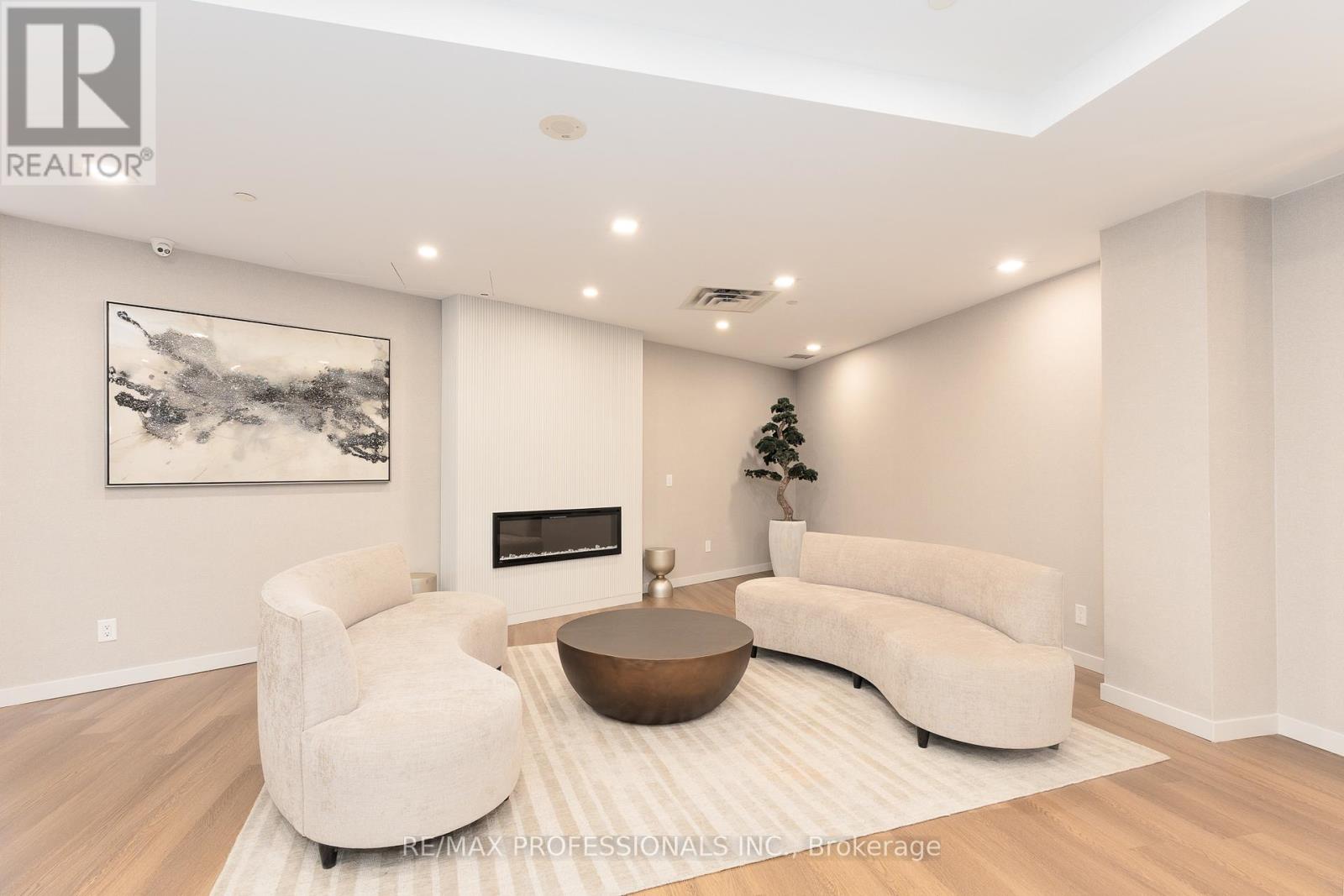 #101 1 MICHAEL POWER PLACE - 35