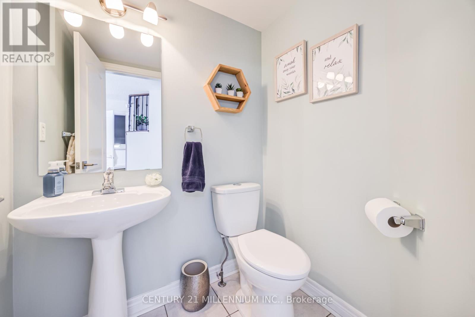 7 BRAMOAK CRESCENT - 32