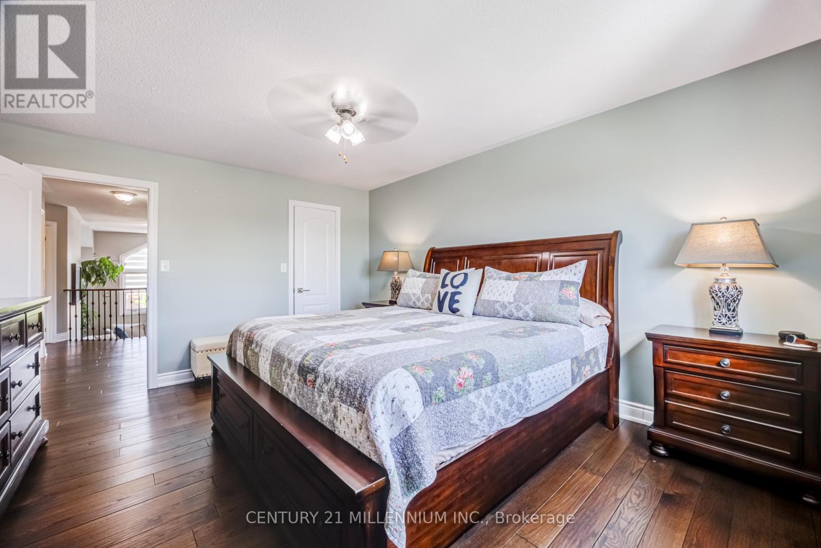 7 BRAMOAK CRESCENT - 24