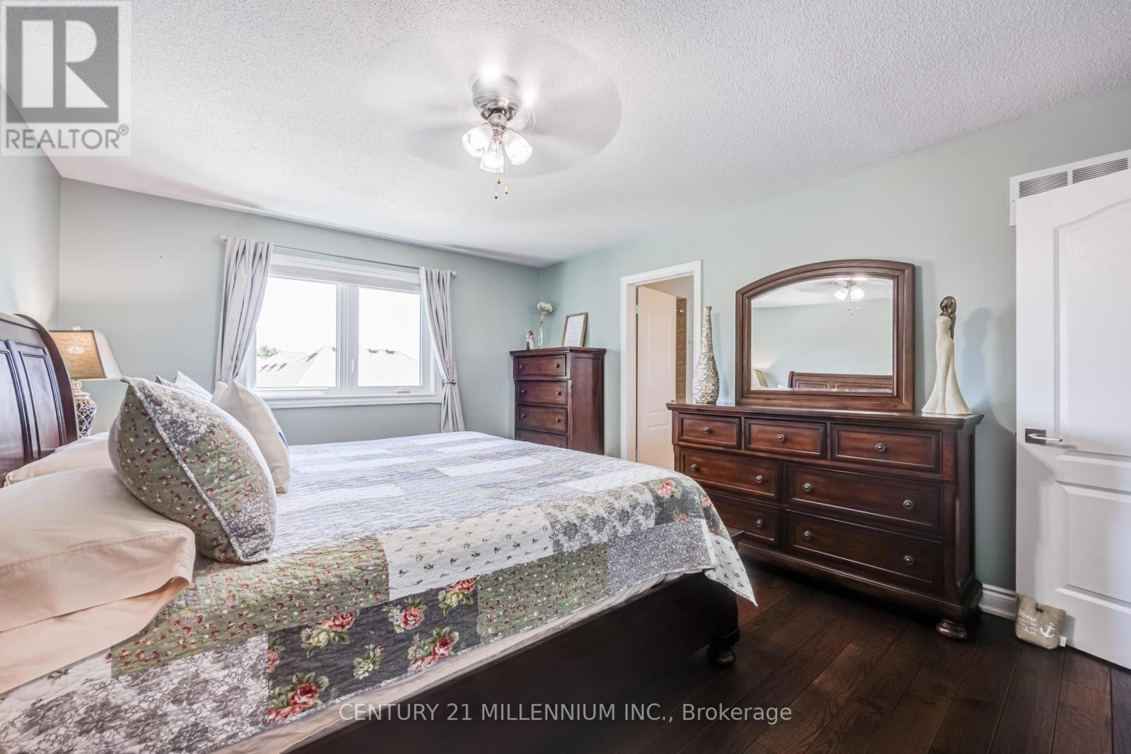 7 BRAMOAK CRESCENT - 25