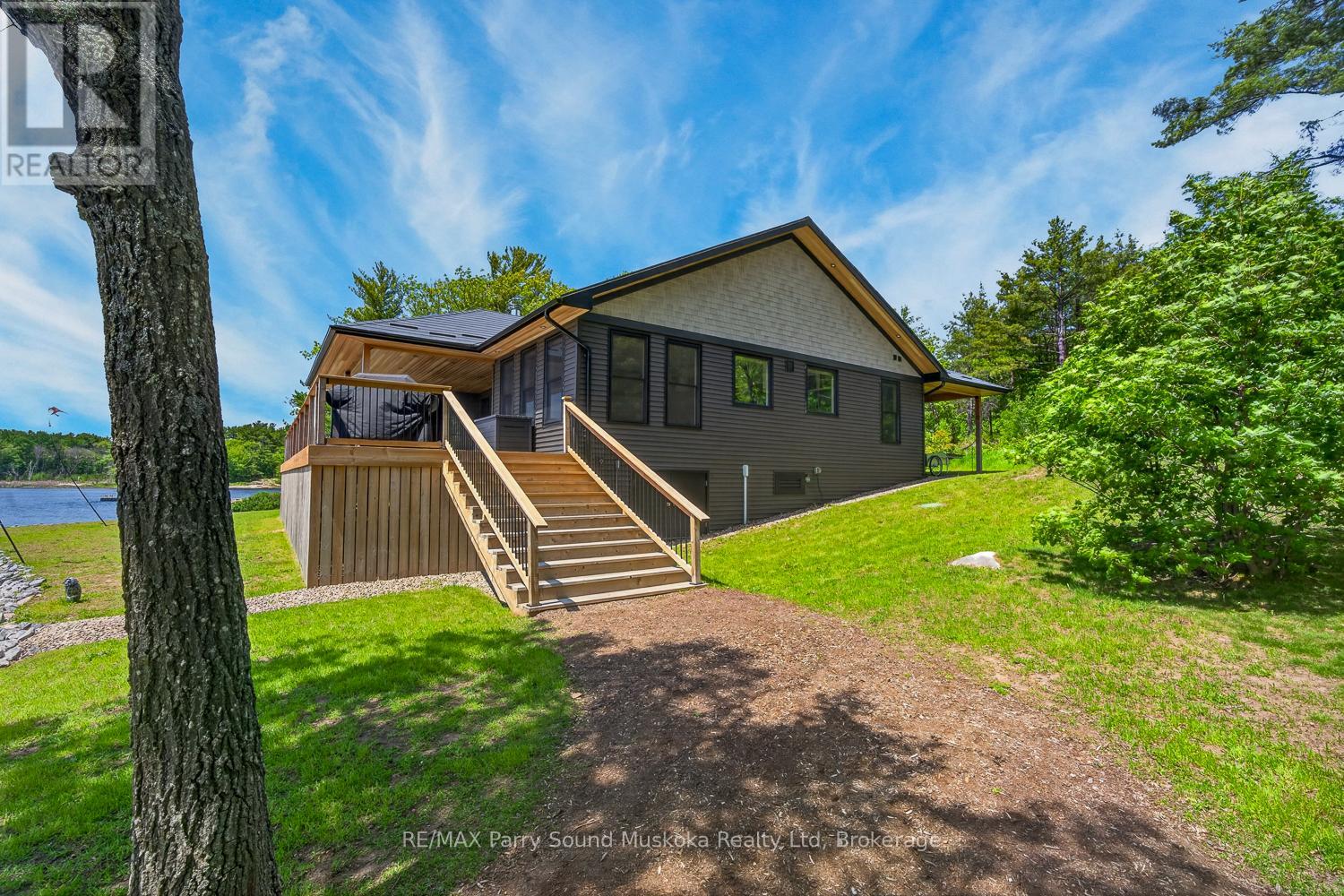 32 A11 ISLAND - 9