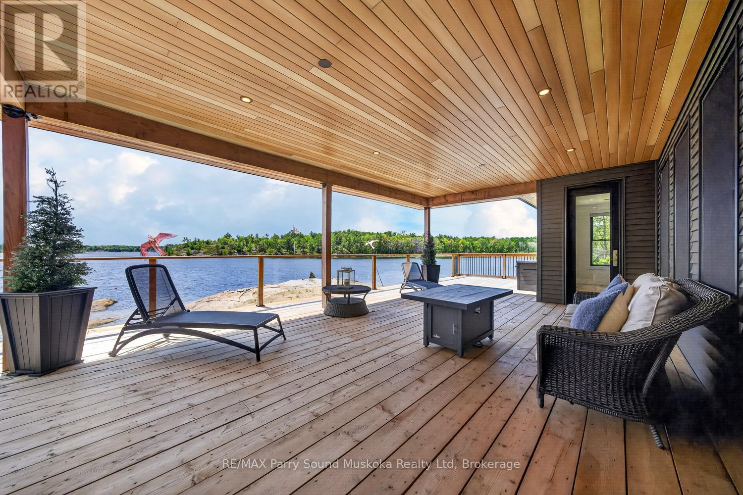 32 A11 ISLAND - 12