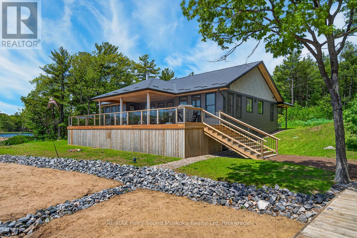 32 A11 ISLAND - 8
