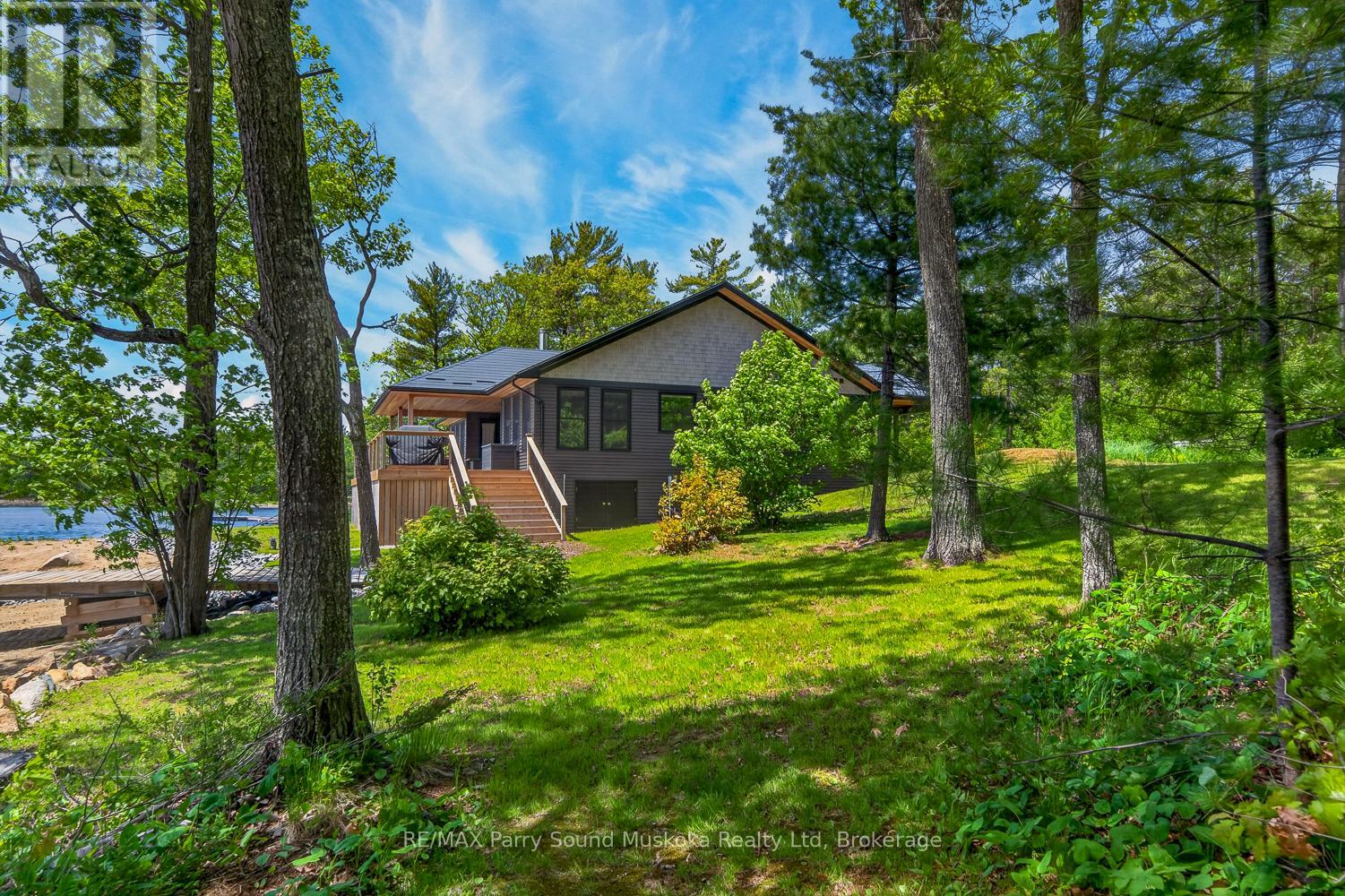 32 A11 ISLAND - 3