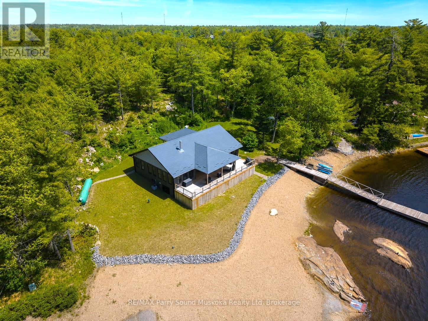 32 A11 ISLAND - 4
