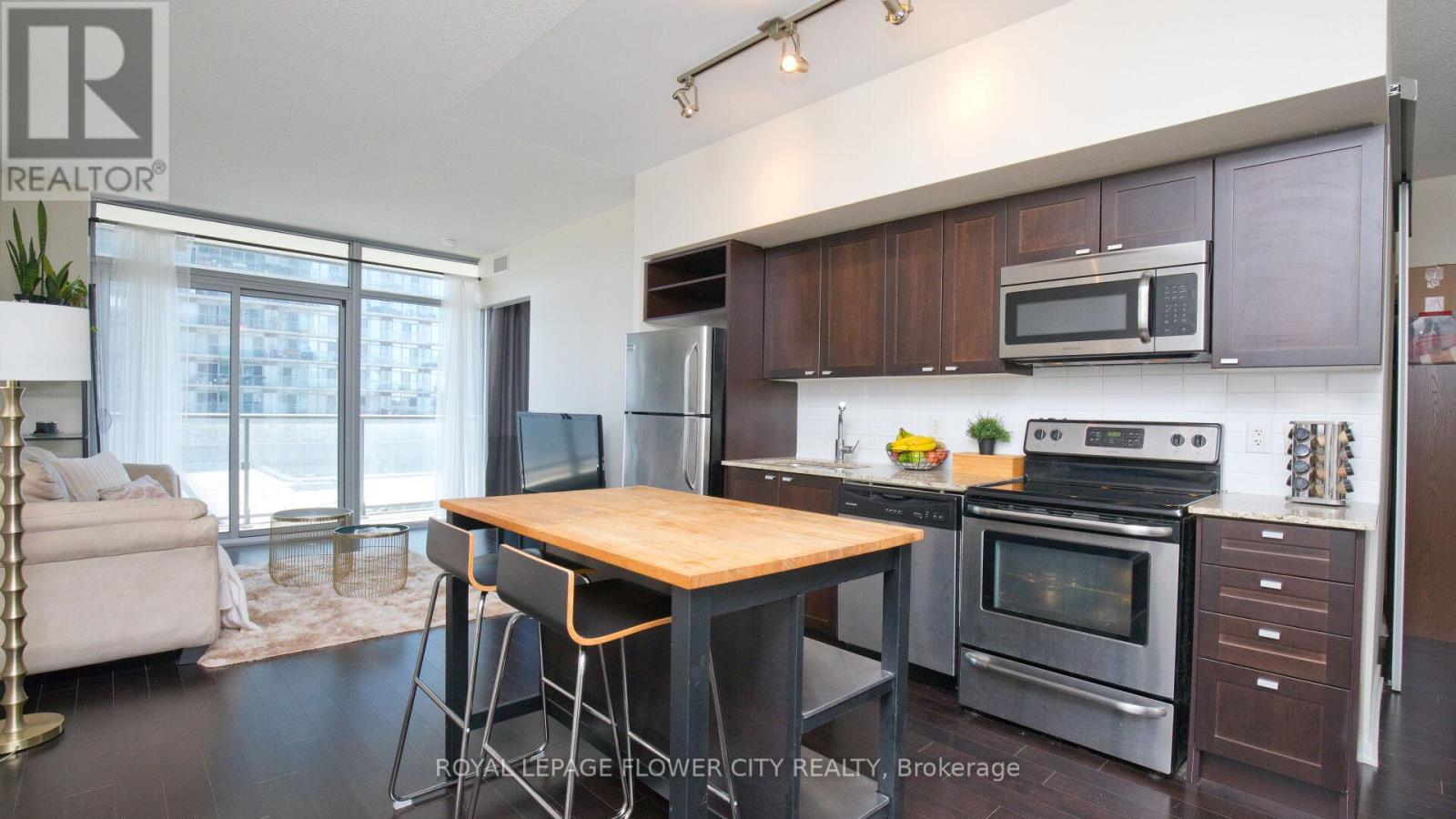 #415 105 THE QUEENSWAY AVENUE - 26
