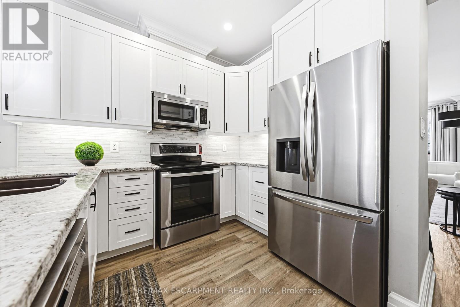 #7 4220 SARAZEN DRIVE - 12