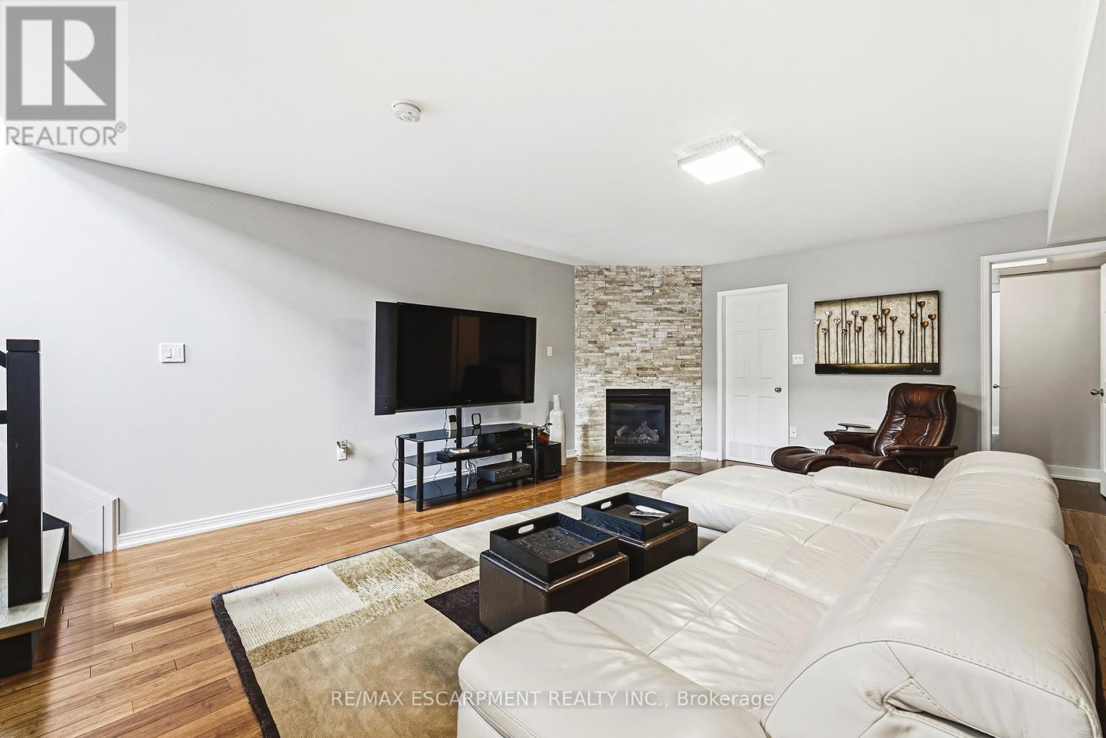 #7 4220 SARAZEN DRIVE - 24