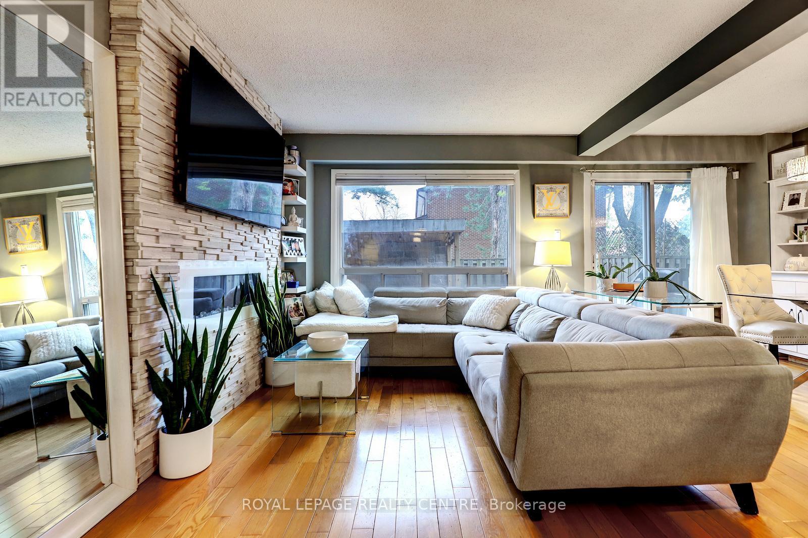 #60 3025 CEDARGLEN GATE - 12