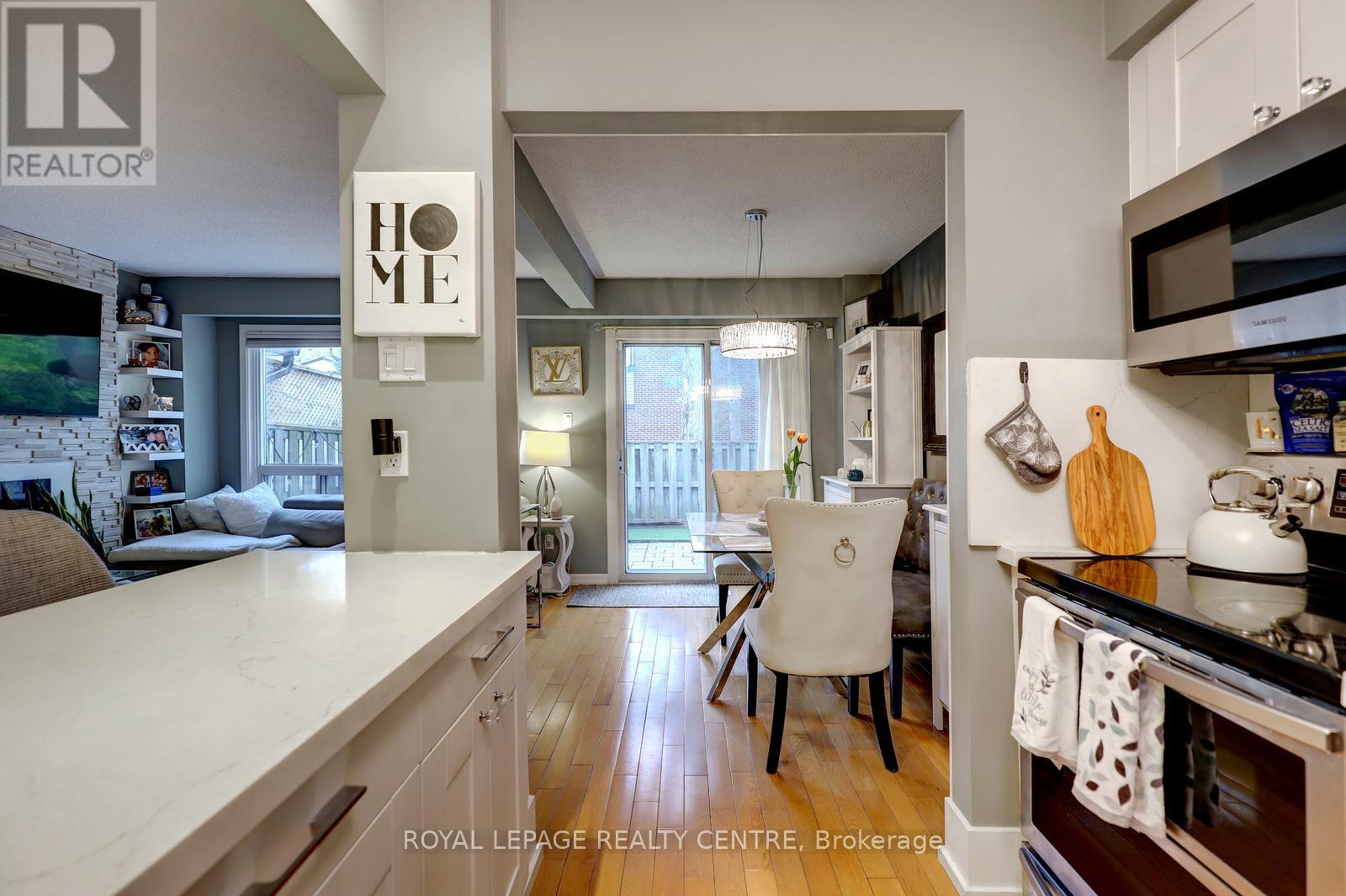 #60 3025 CEDARGLEN GATE - 20