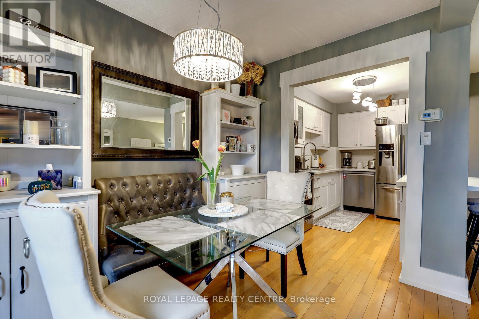 #60 3025 CEDARGLEN GATE - 21