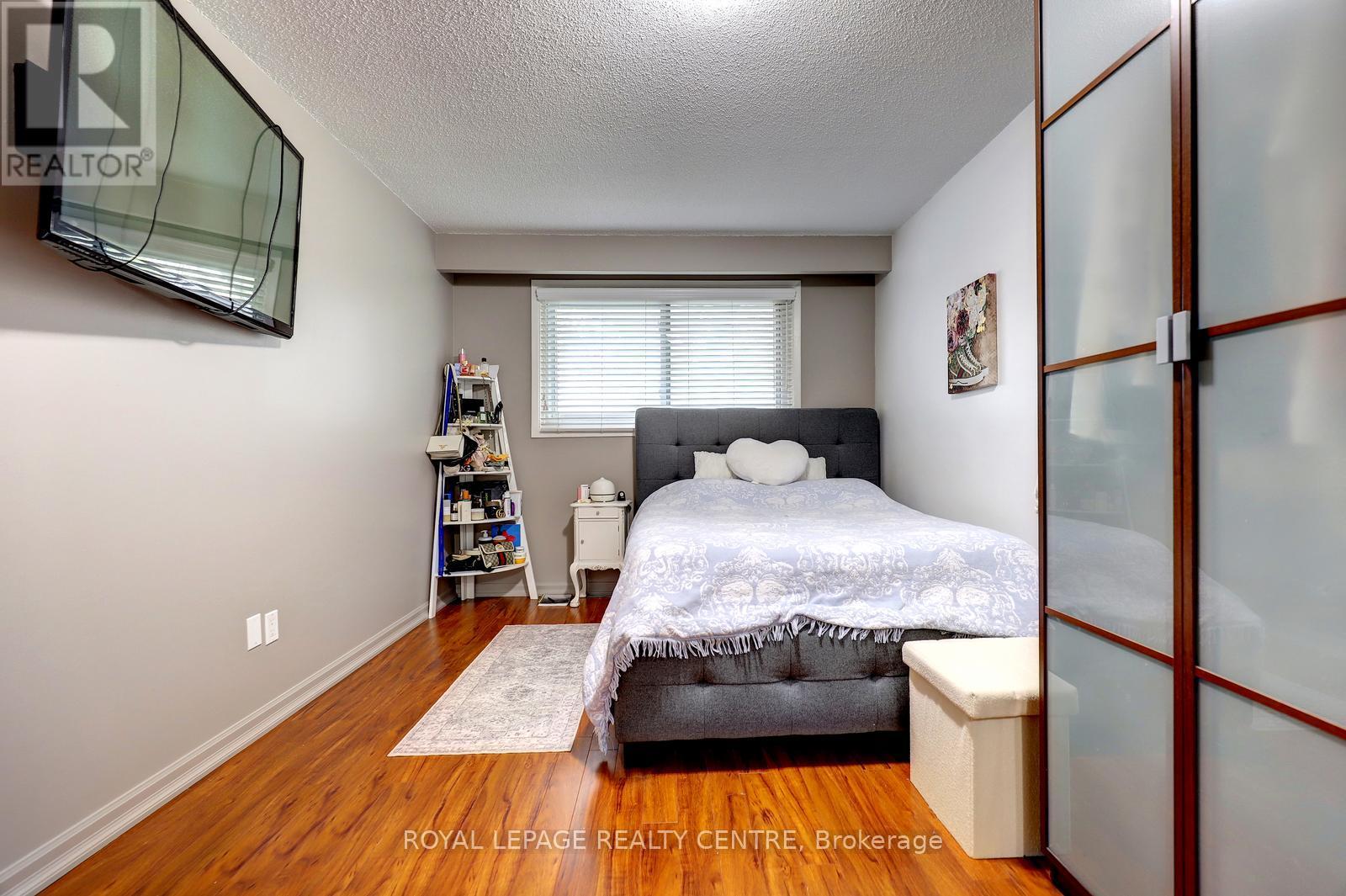 #60 3025 CEDARGLEN GATE - 25