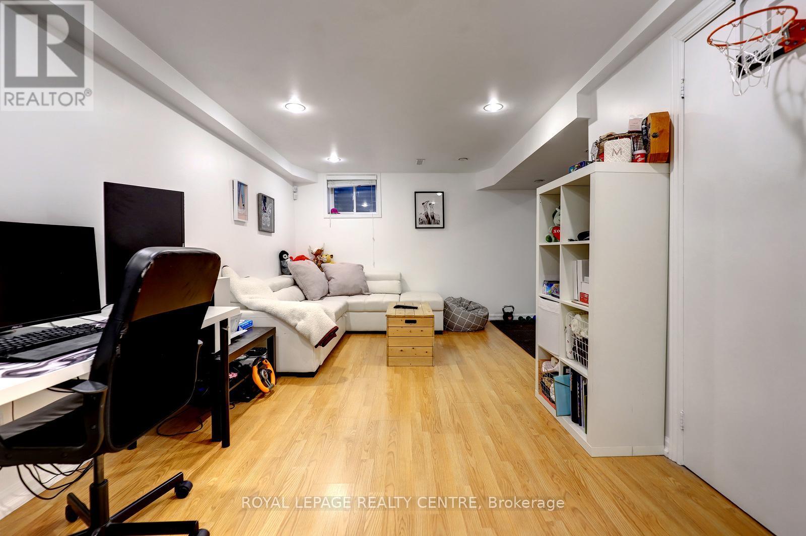 #60 3025 CEDARGLEN GATE - 33