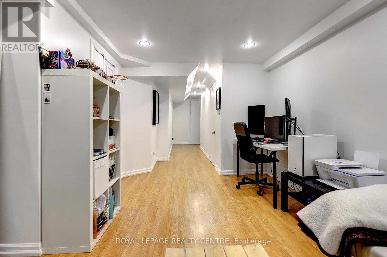 #60 3025 CEDARGLEN GATE - 35