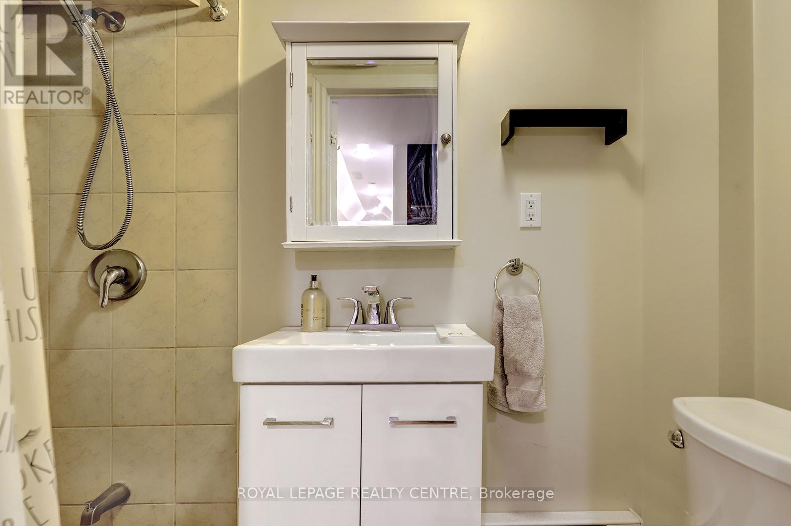 #60 3025 CEDARGLEN GATE - 36