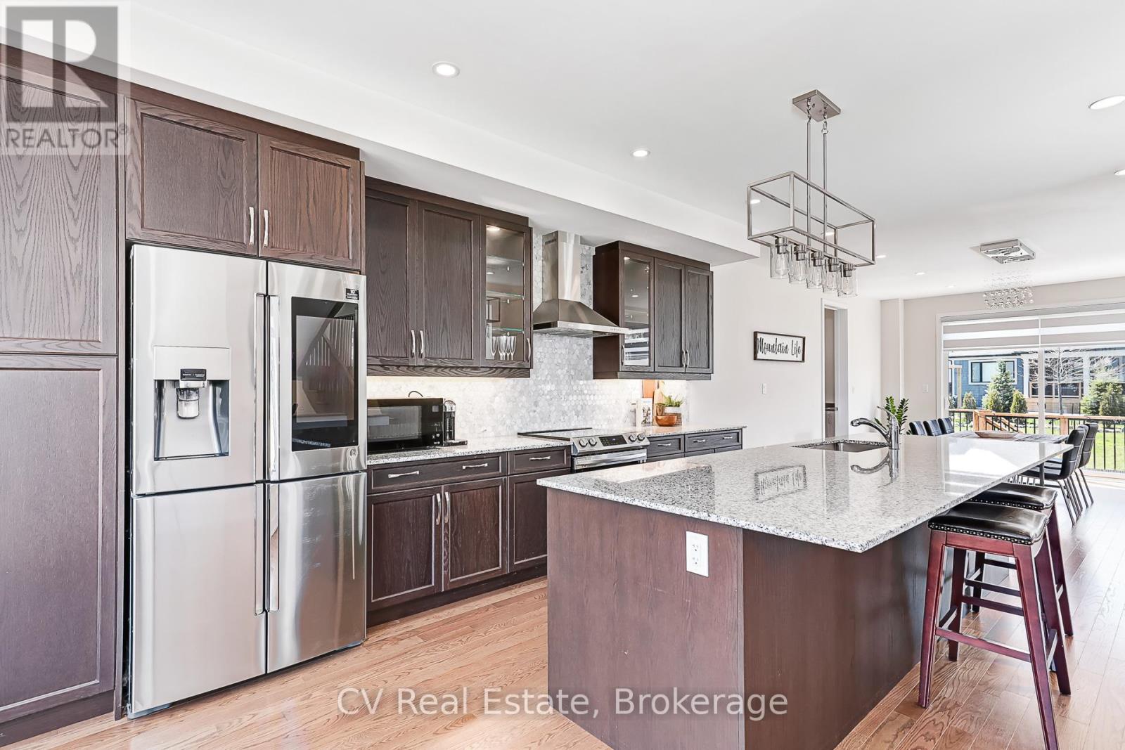 111 STONELEIGH DRIVE - 12