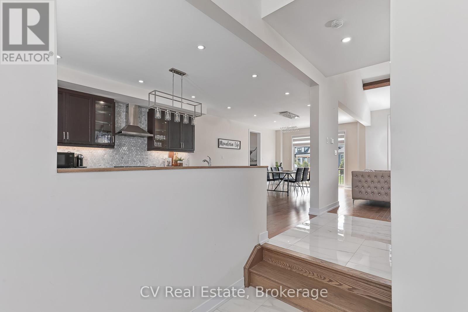 111 STONELEIGH DRIVE - 32