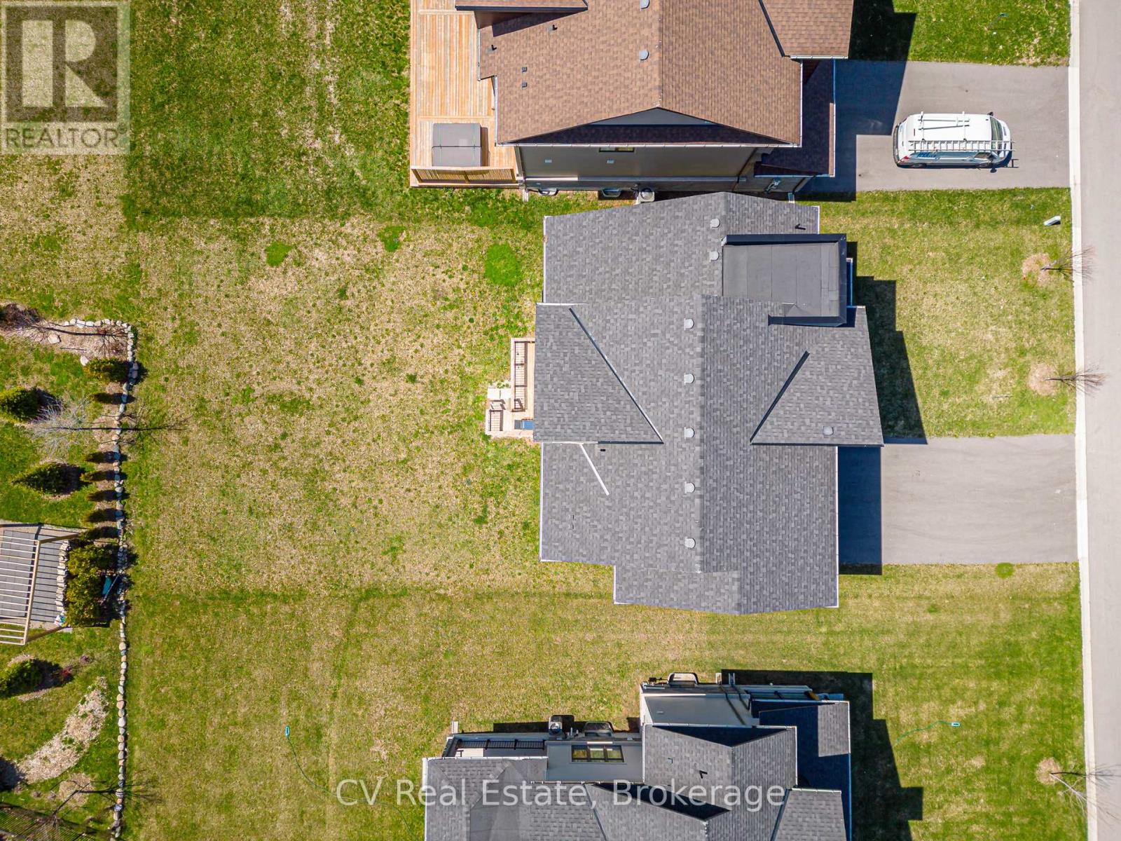 111 STONELEIGH DRIVE - 43