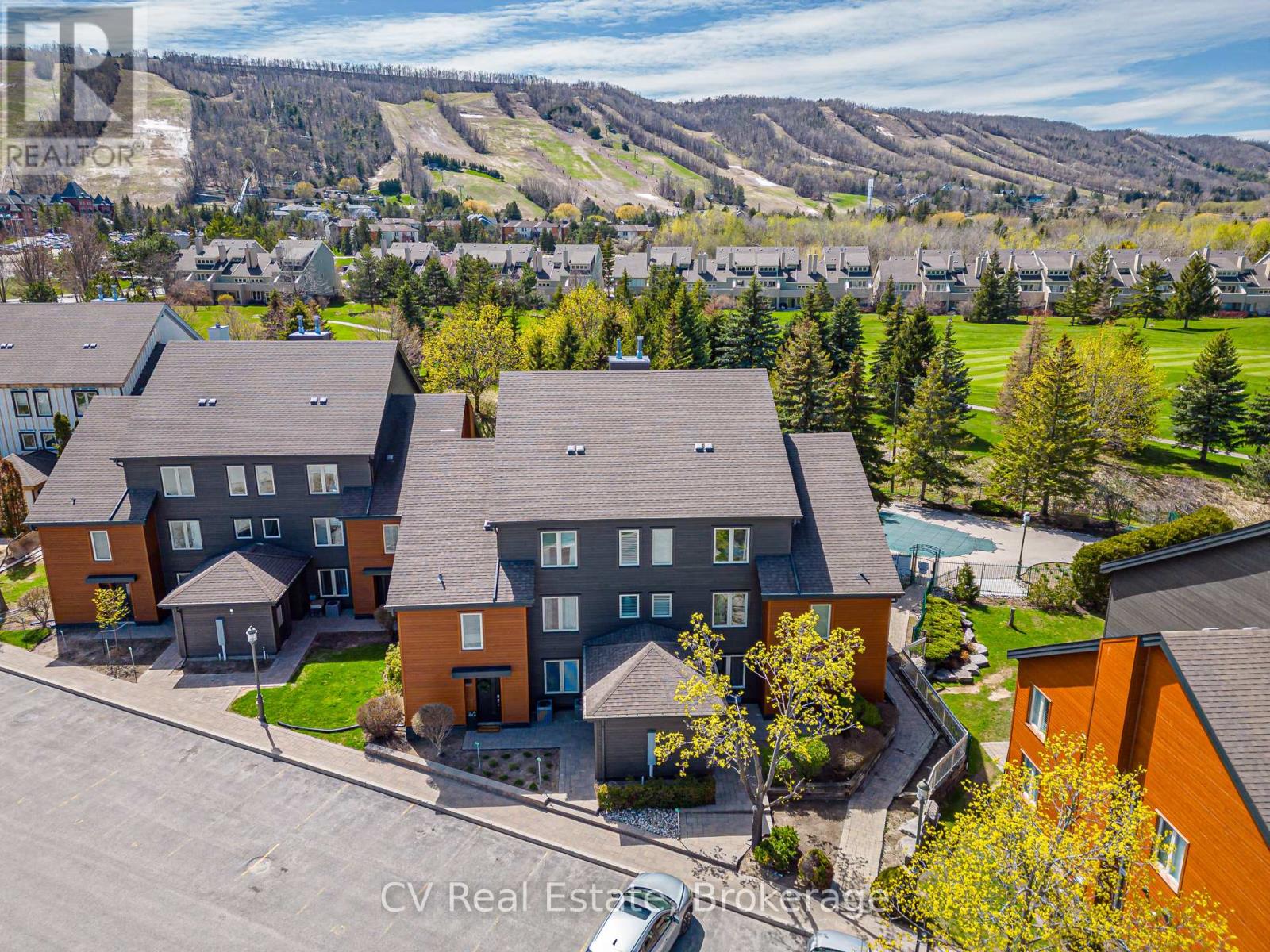 #105 110 FAIRWAY COURT - 1