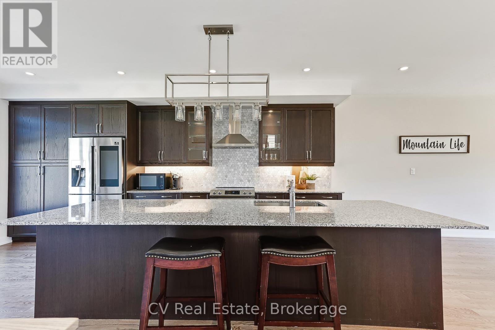 111 STONELEIGH DRIVE - 13