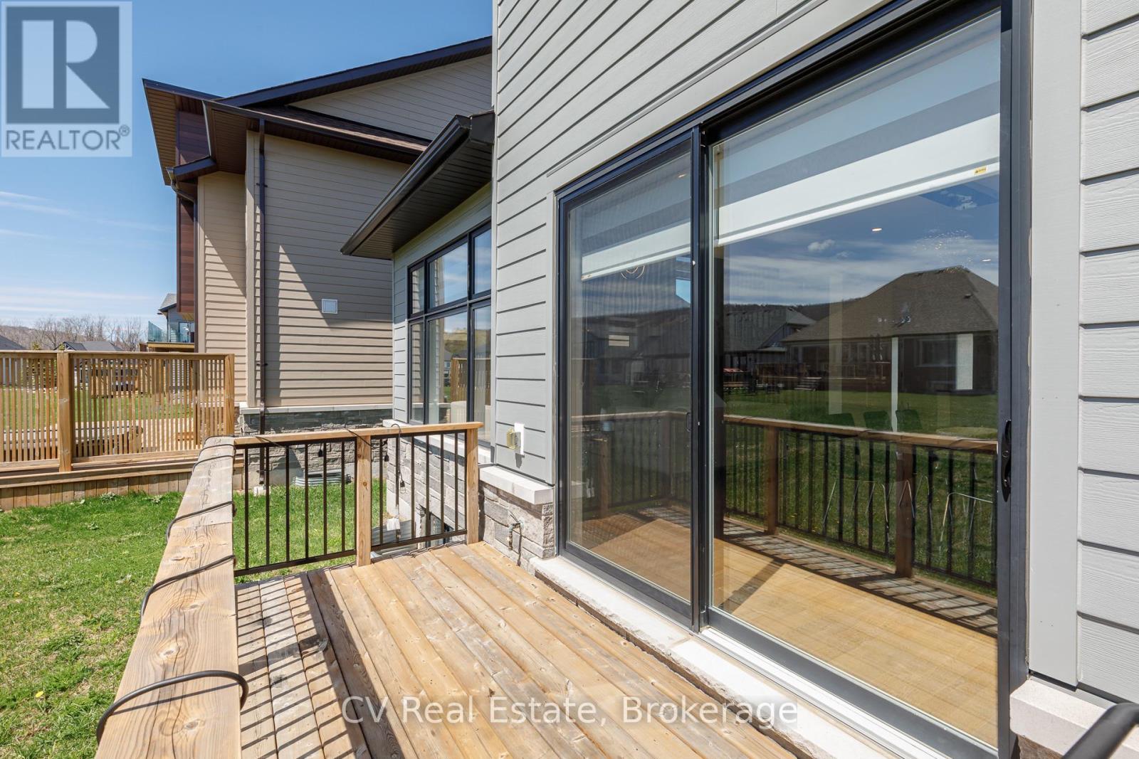 111 STONELEIGH DRIVE - 44