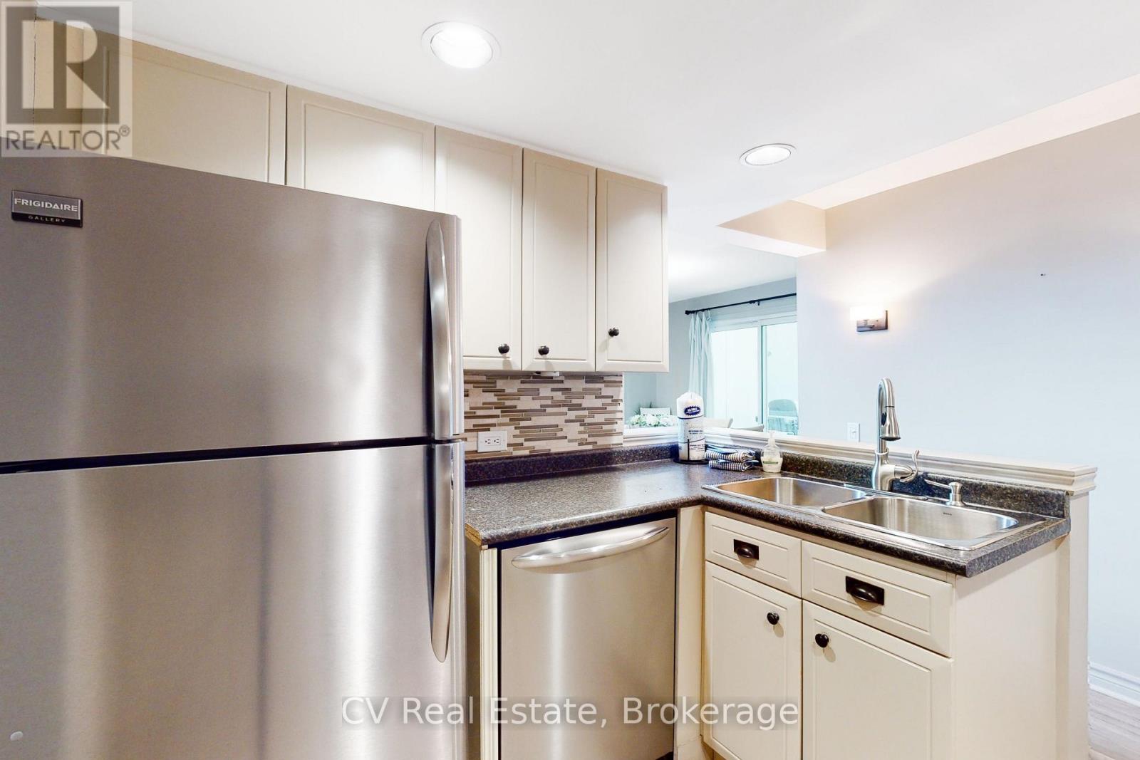 #105 110 FAIRWAY COURT - 12