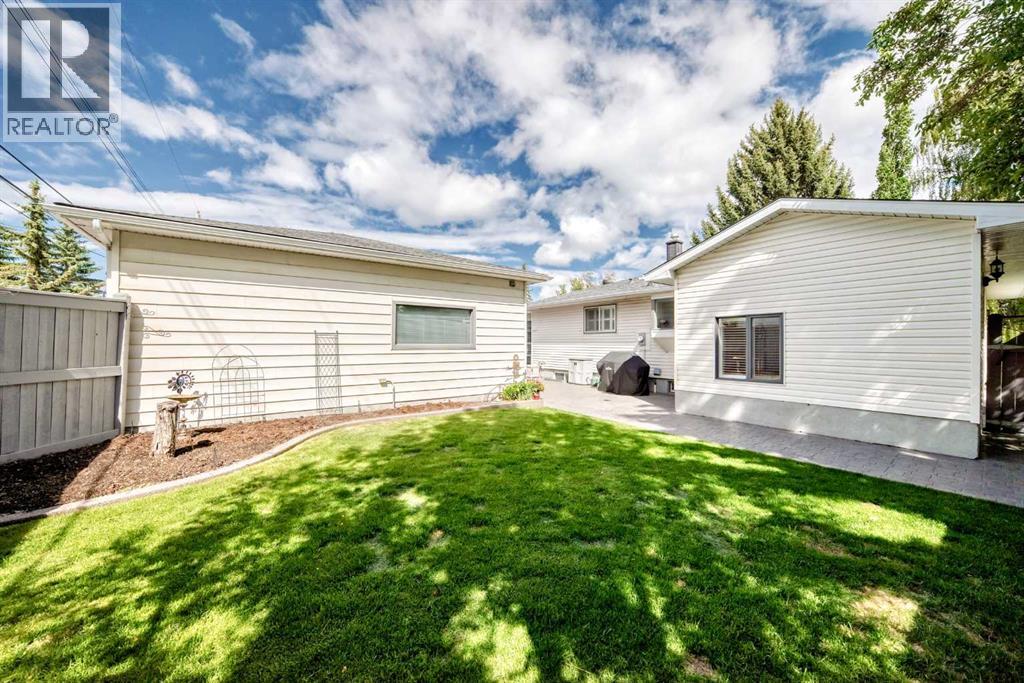 8215 5 Street SW — photo 37