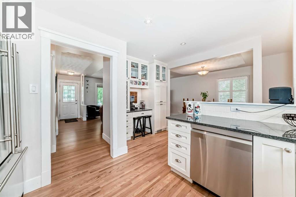8215 5 Street SW — photo 12