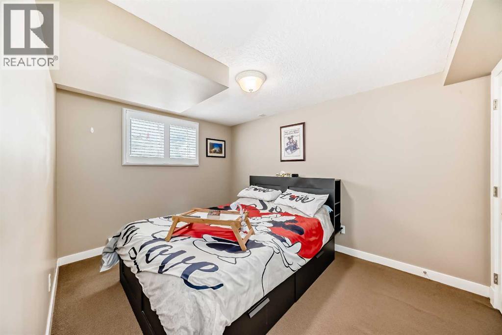 8215 5 Street SW — photo 31