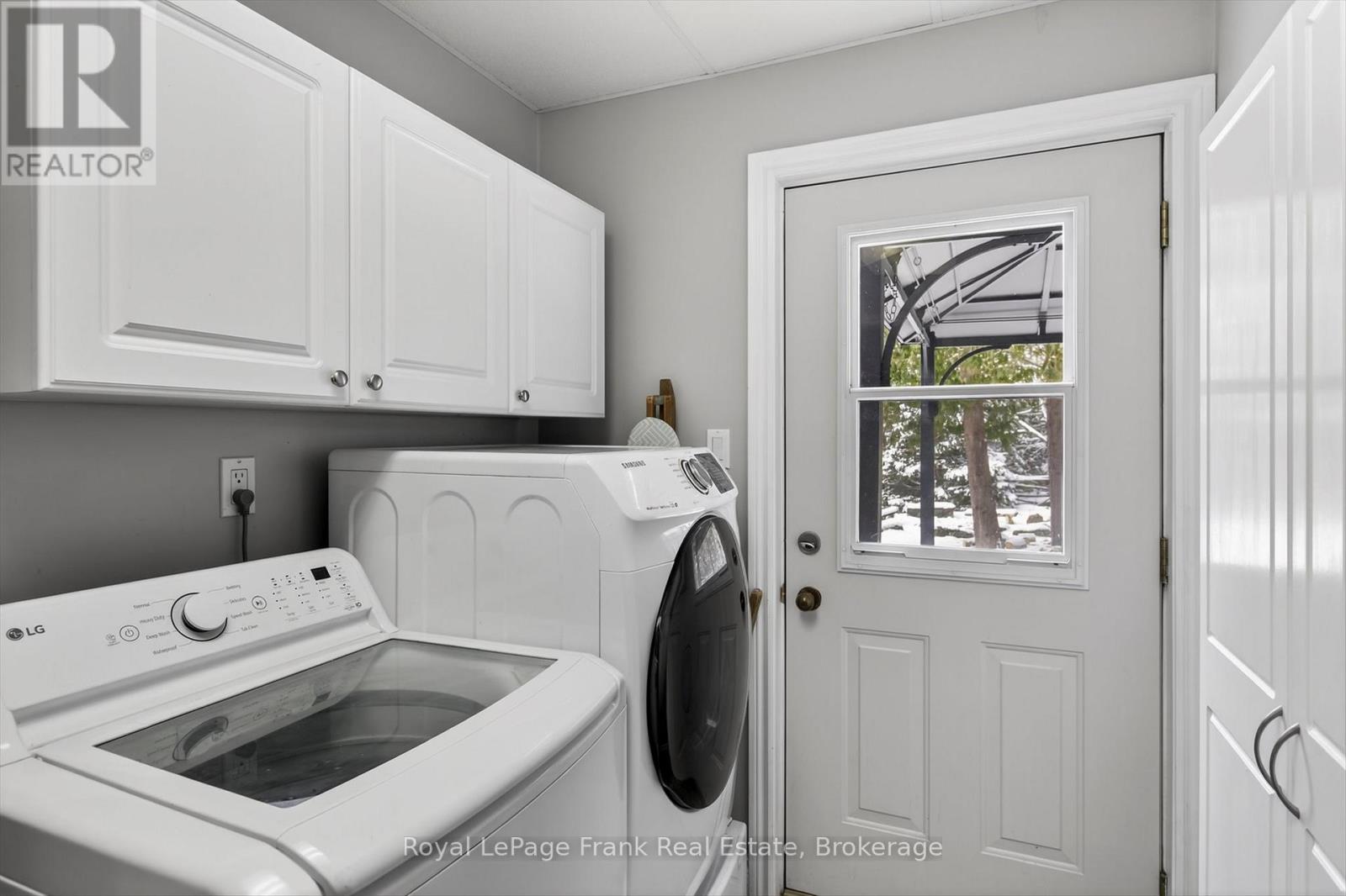 1600 4TH LINE ROAD N - Image 21