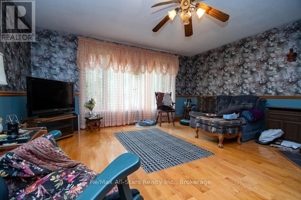 27 ASPEN DRIVE - 10