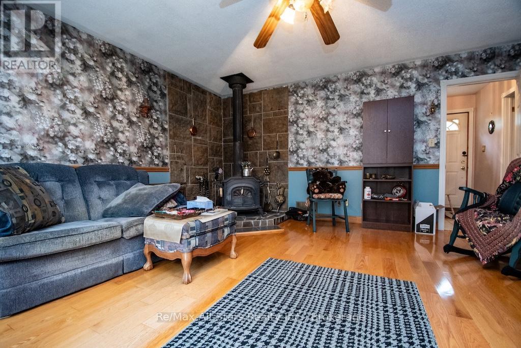 27 ASPEN DRIVE - 8