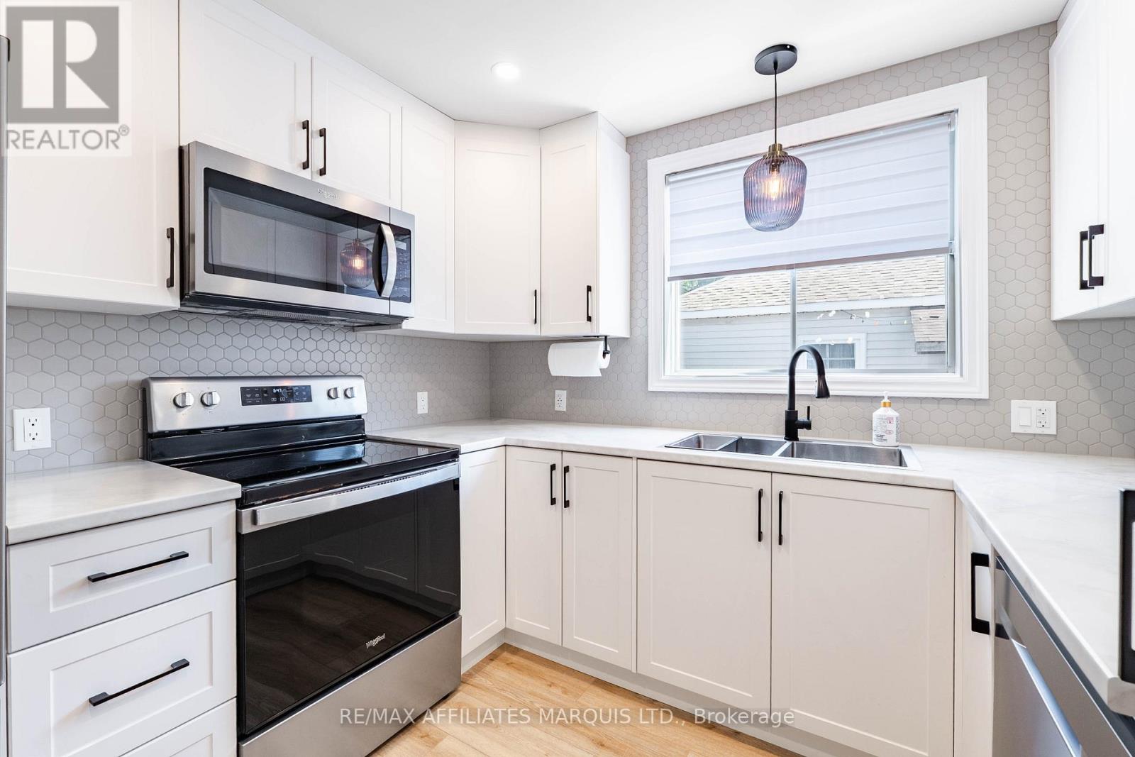 213 8TH STREET E - 10