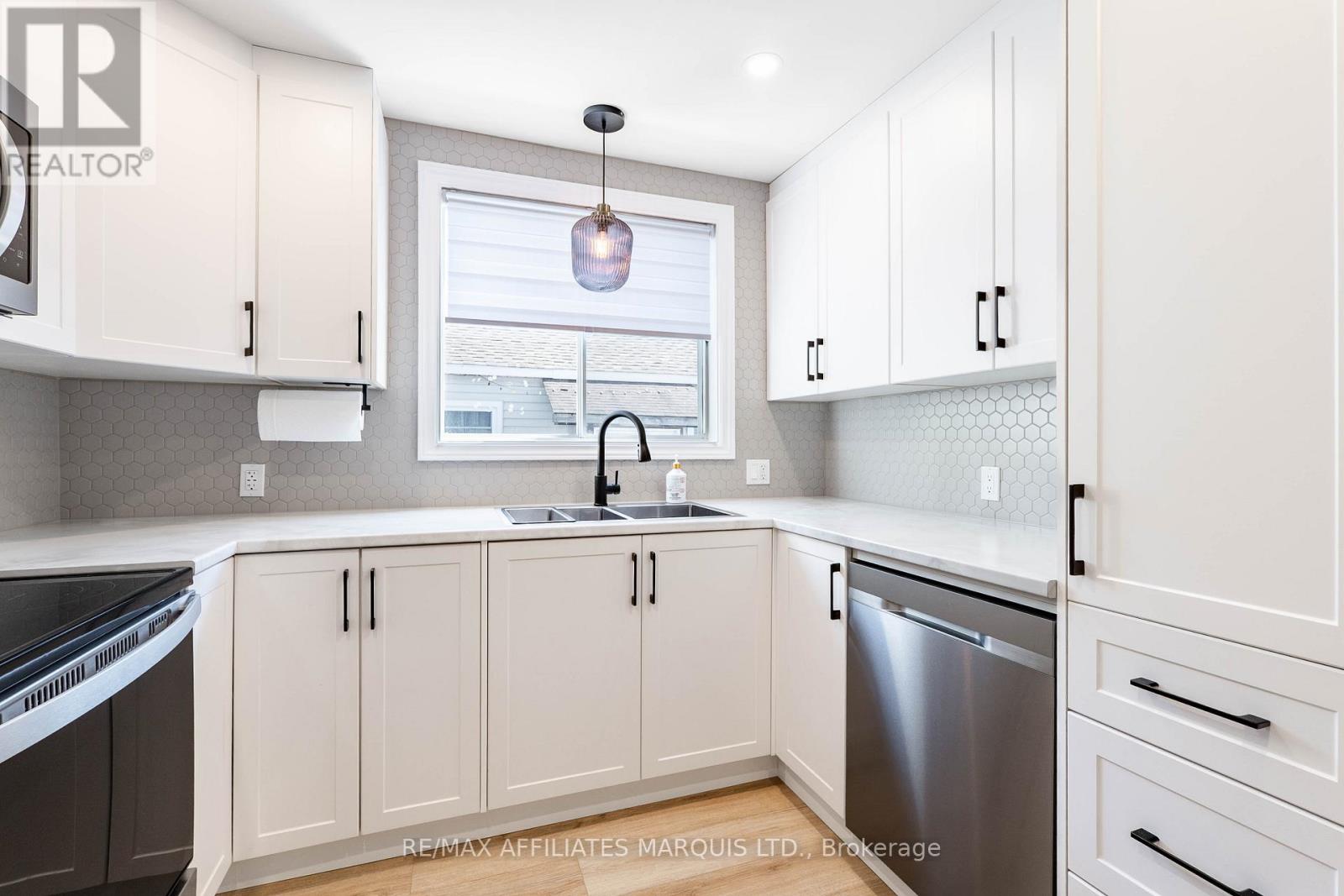 213 8TH STREET E - 11
