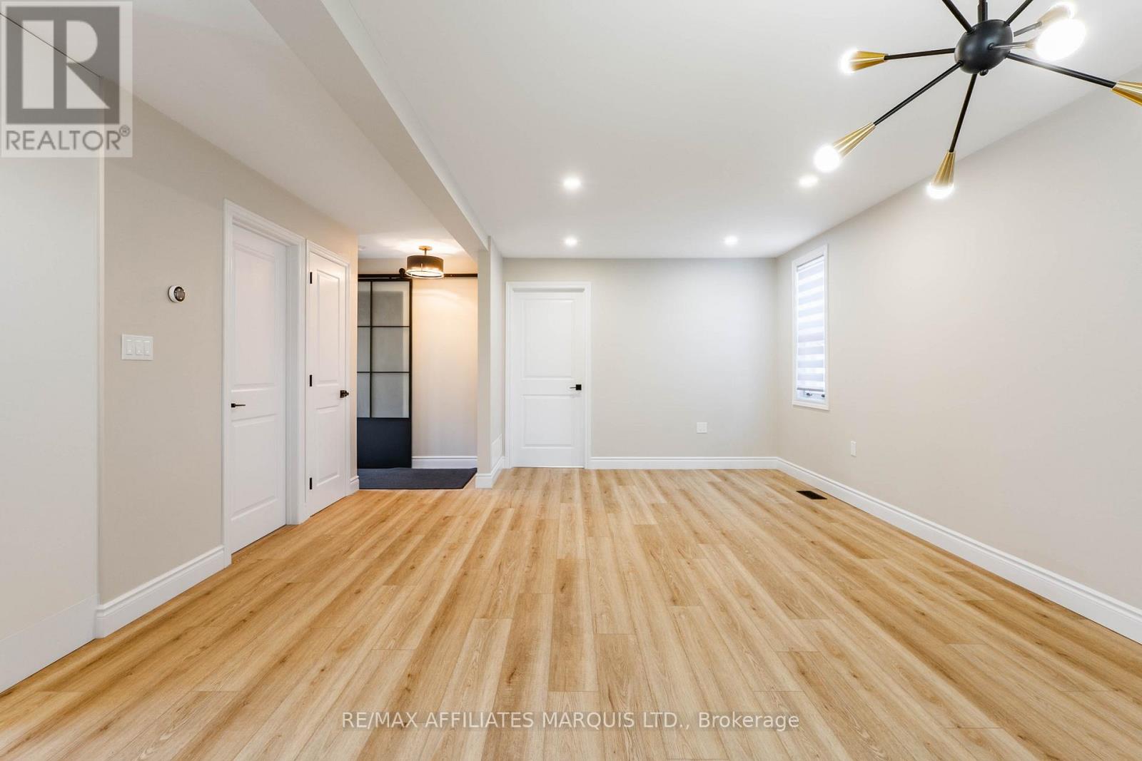 213 8TH STREET E - 15