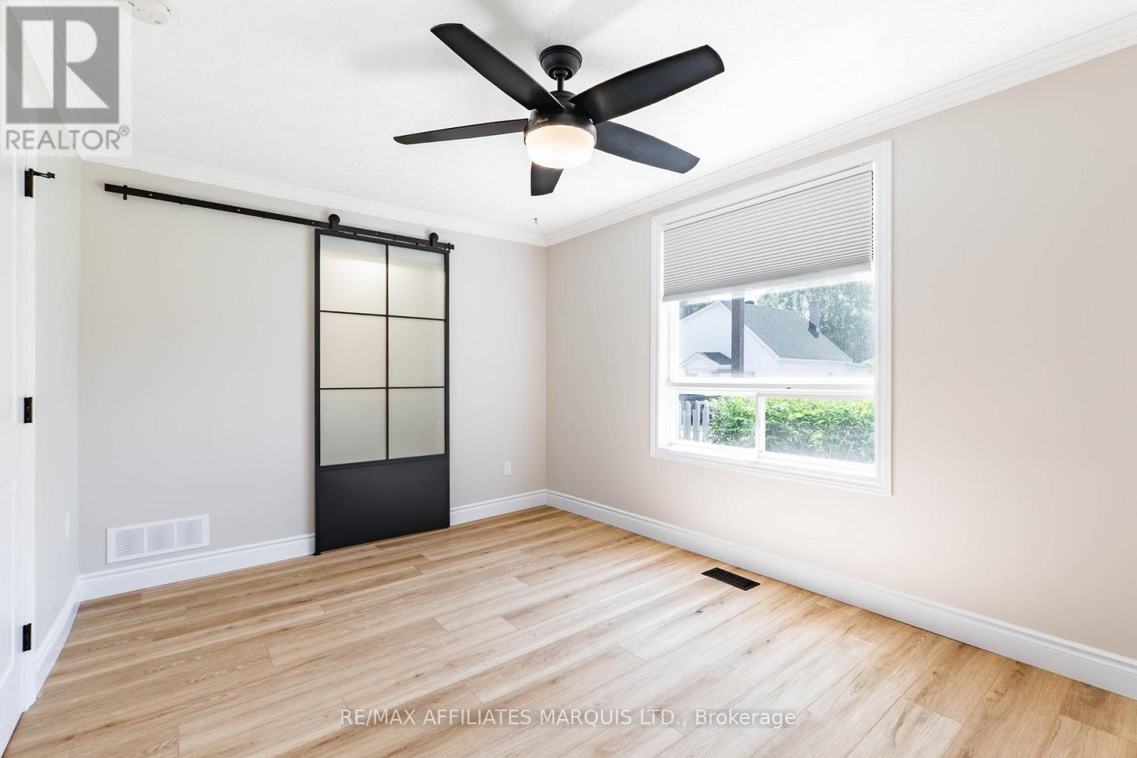 213 8TH STREET E - 16